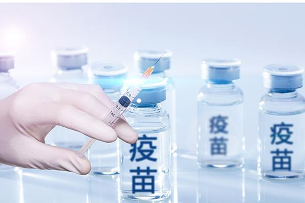 我國(guó)新冠疫苗累計(jì)接種近24億劑次，專(zhuān)家回應(yīng)熱點(diǎn)問(wèn)題